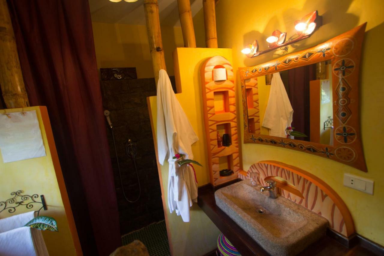 Le Zahir Lodge Ambatoloaka  Eksteriør billede